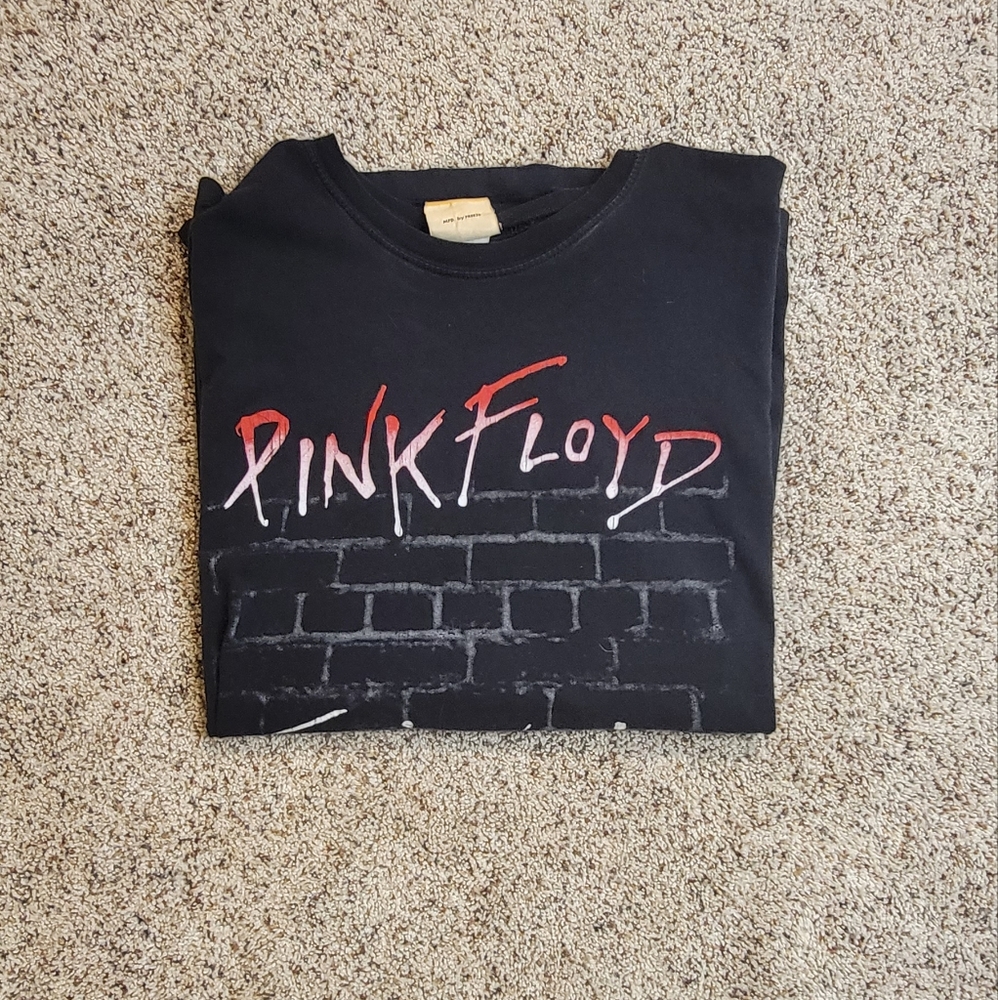Original 2000's Pink Floyd "The Wall" tee